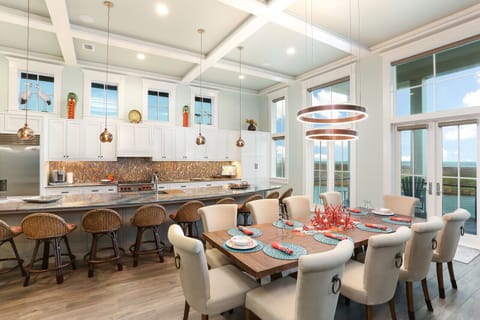 3rd Floor Curved Breakfast Bar & Dining for 20 People.