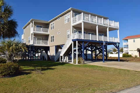 Welcome to Lefty's LegaSea!