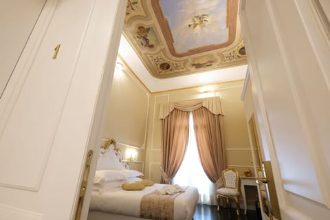 Superior Room | Premium bedding, minibar, in-room safe, blackout drapes