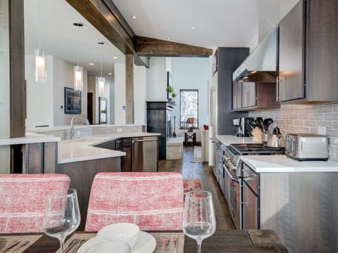 Homestead Chalet 4 Claim Jumper, Dining, 3