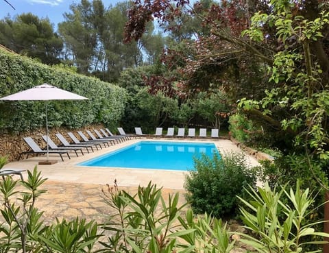 Piscine commune - Common pool - 11 x 5,5 m