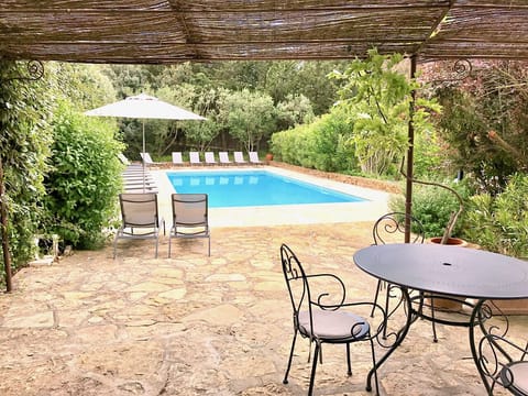 Vue sur la piscine commune - view on common pool - 11 x 5,5 m