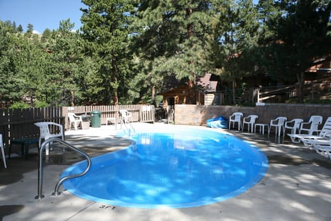 Heated Pool (Seasonal)