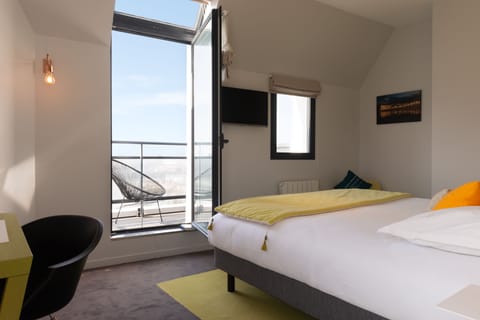 VIP | In-room safe, desk, iron/ironing board, free WiFi
