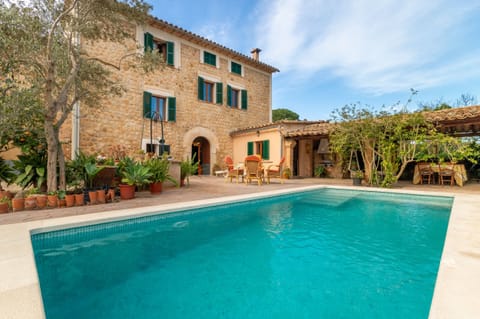 Beautiful villa with swimming pool
