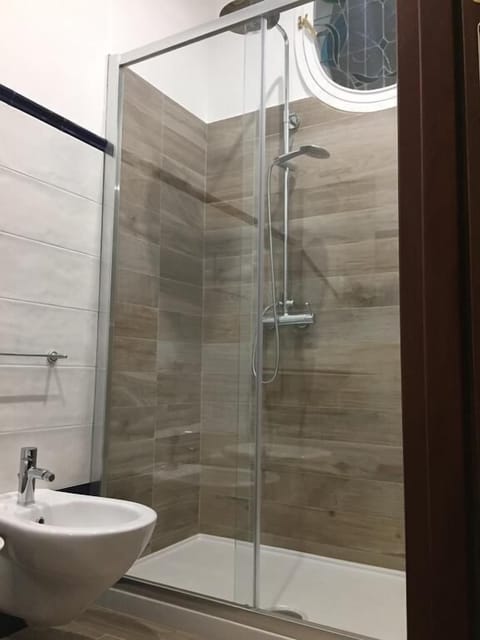 Family Quadruple Room, City View | Bathroom shower
