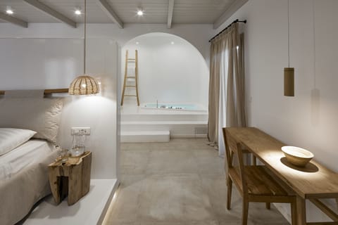 Exclusive Suite, Hot Tub (Indoor) | Minibar, in-room safe, desk, blackout drapes