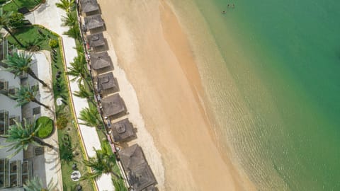 Private beach, beach umbrellas, beach towels