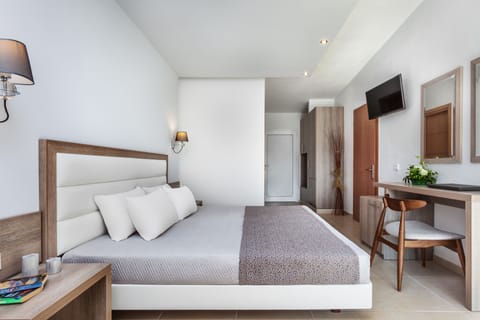 Comfort Double Room | Free WiFi, bed sheets