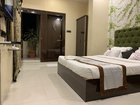 Super Deluxe Ac Rooms | 1 bedroom, Egyptian cotton sheets, premium bedding, memory foam beds