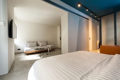 Apartment, 1 Bedroom, City View | Premium bedding, soundproofing, iron/ironing board