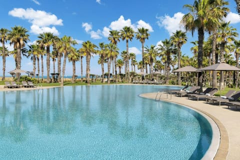 Indoor pool, 6 outdoor pools, pool umbrellas, sun loungers