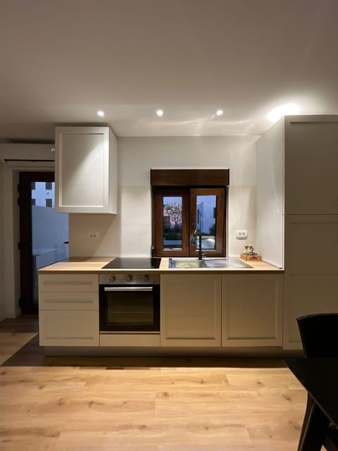 Family Apartment, 1 Bedroom, Garden View | Private kitchen | Fridge