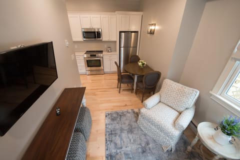 Room 11 | Living area | Flat-screen TV