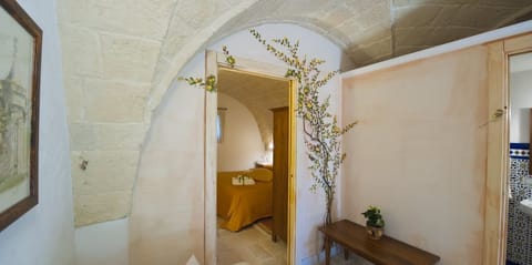 Double Room | Minibar, in-room safe, desk, iron/ironing board