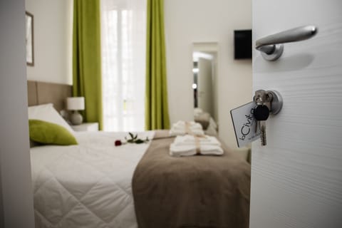 Double Room, Balcony | In-room safe, individually decorated, individually furnished, desk