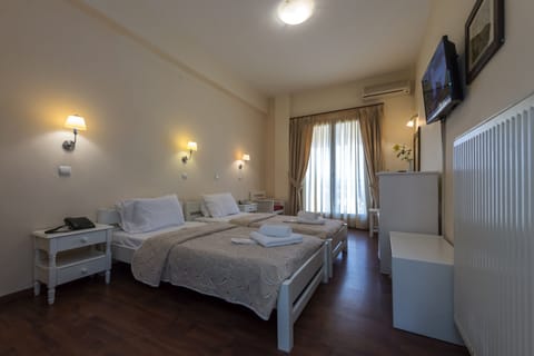 Basic Double or Twin Room | Premium bedding, minibar, in-room safe, blackout drapes