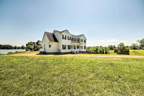 Montross Vacation Rental | 4BR | 2.5BA | 3,200 Sq Ft | Steps to Access
