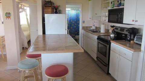 Full sized fully equipped kitchen for those times you want to eat in. 