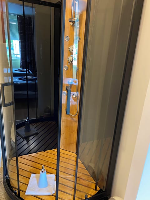 Twin Room | Individually decorated, individually furnished, desk, blackout drapes