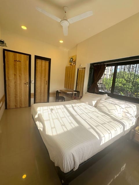 Deluxe Single Room, 1 Double Bed | 1 bedroom, desk, laptop workspace, soundproofing