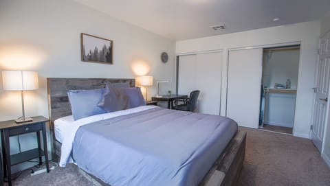 Master Bedroom: Queen size bed & work desk for those who like to keep working