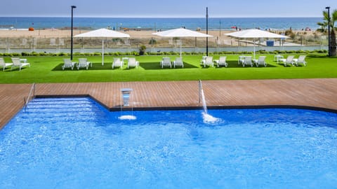 Outdoor pool, pool umbrellas, sun loungers