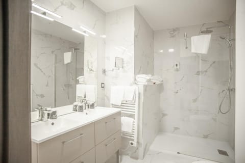 Shower, free toiletries, hair dryer, towels