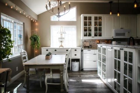 Kitchen Aid mixer, electric tea kettle, keurig, blender, toaster, and more!