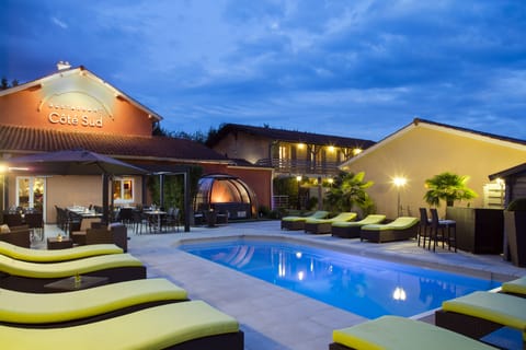 Seasonal outdoor pool, pool umbrellas, sun loungers