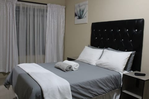 Comfort Room | Minibar, desk, laptop workspace, WiFi (free)