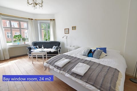 Double Room, Shared Bathroom | 1 bedroom, individually decorated, individually furnished