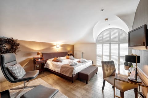 Deluxe Double Room | Egyptian cotton sheets, premium bedding, down comforters, in-room safe