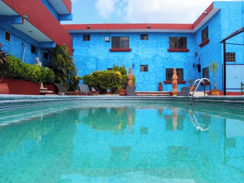 Outdoor pool, sun loungers