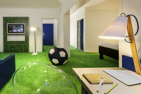 Design Quadruple Room (großes Familienzimmer) | Hypo-allergenic bedding, desk, blackout drapes, free WiFi
