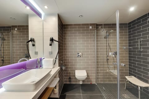 Double Room, Roll-in Shower | Accessible bathroom