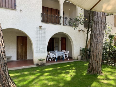 Plant, Building, Property, Table, Chair, Window, Shade, Interior Design, Door, Grass