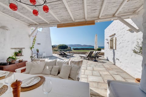 Beachfront villa with stunning sea view . Villa in Paros, Greece