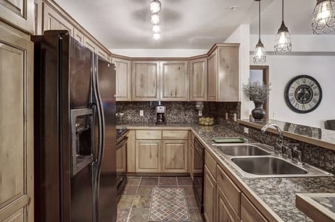 Kitchen, Tyra Riverbend 213, Breckenridge Vacation Rental