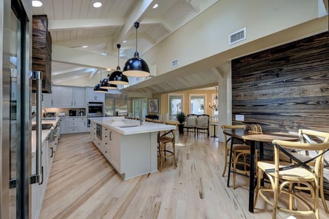 Kitchen/Breakfast Area