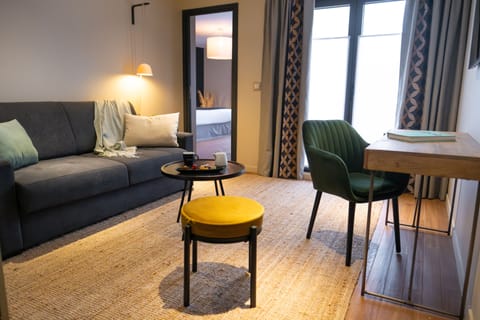 Family Room, 1 King Bed, Non Smoking (with Sofabed) | Premium bedding, desk, soundproofing, iron/ironing board