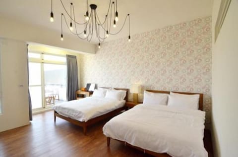 Quadruple Room | Desk, soundproofing, rollaway beds, free WiFi