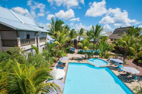 4 outdoor pools, pool umbrellas, sun loungers
