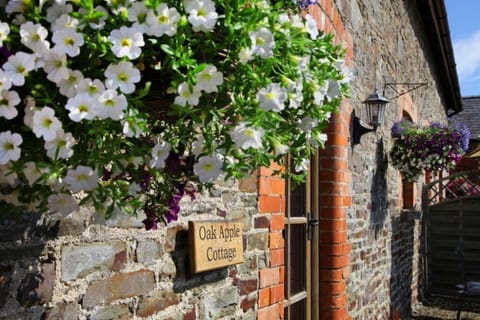 Cottage (Oak Apple) | Exterior