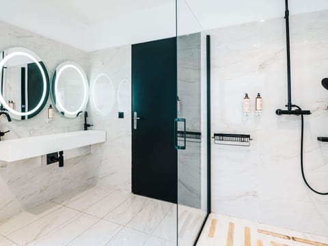 Privilege, Family Room, 1 King Bed with Sofa bed | Premium bedding, pillowtop beds, minibar, in-room safe