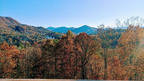 280 degree stunning mountain views!