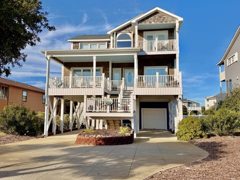 Front of House
12.11.25 - JR