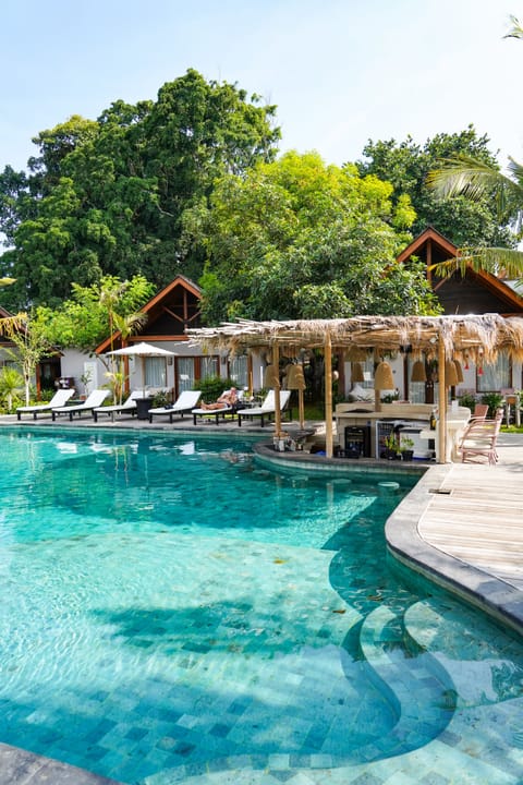 Poolside bar