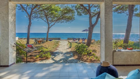 Unobstructed view of the sea 