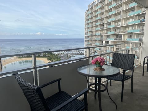 Direct ocean and lagoon view from lanai